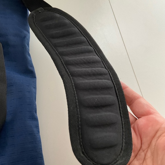 L.L. Bean Navy and Black Laptop Messenger Crossbody Bag - Picture 9 of 13